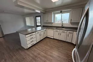 1718 W 9640 S, South Jordan, UT 84095 - Photo 4