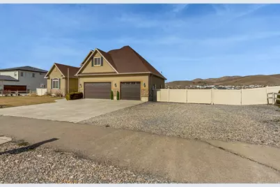 2479 E Prairie View Dr, Eagle Mountain, UT 84005 - Photo 6