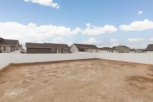 2344 E Spg St, Eagle Mountain, UT 84005 - Photo 28