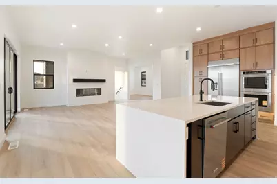 5973 W Hal Row Rd #112, West Jordan, UT 84081 - Photo 4