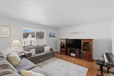 799 S 125 E, Layton, UT 84041 - Photo 2