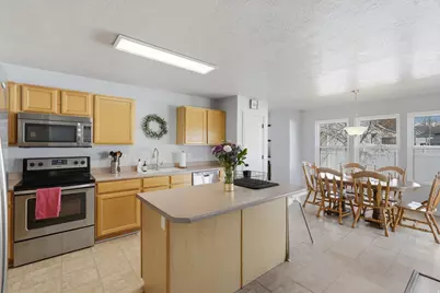 799 S 125 E, Layton, UT 84041 - Photo 8