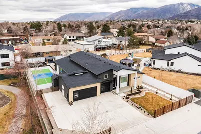 11318 S Canyon Falls Ln E, Sandy, UT 84092 - Photo 2