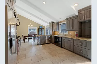 3376 E Magic View Dr S, Cottonwood Heights, UT 84121 - Photo 8