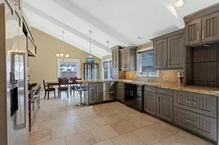 3376 E Magic View Dr S, Cottonwood Heights, UT 84121 - Photo 8