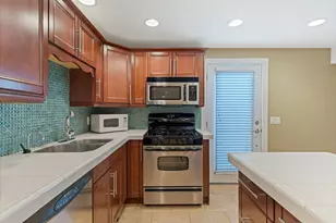 3376 E Magic View Dr S, Cottonwood Heights, UT 84121 - Photo 20