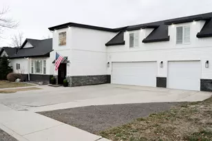 745 E Maple St, Mapleton, UT 84664 - Photo 2