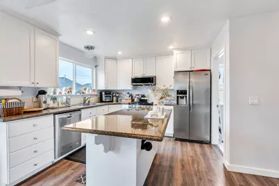 2394 S Palomino Dr, Saratoga Springs, UT 84045 - Photo 8