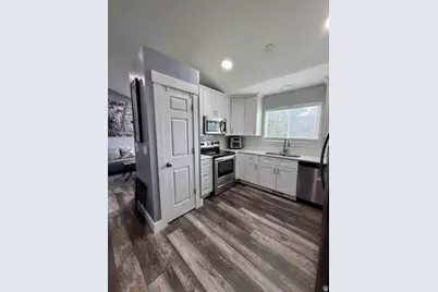 870 S Sunflower Dr W, Ogden, UT 84404 - Photo 8