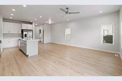 921 N Evelyn St, Farmington, UT 84025 - Photo 4