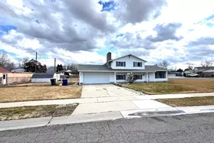 3887 S Hallmark Dr, West Valley, UT 84119 - Photo 2