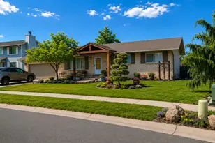 10564 S Weeping Willow Dr E, Sandy, UT 84070 - Photo 2