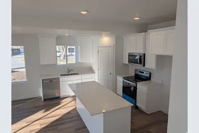 781 N Pheasantbrook Dr, Centerville, UT 84014 - Photo 4