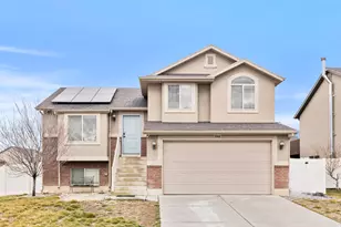 884 Willow Brook Ln, Pleasant View, UT 84404 - Photo 2