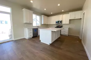 392 W Sapphire Dr, Tooele, UT 84074 - Photo 4