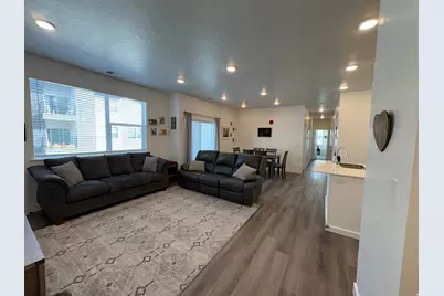 462 W 40 S #203, Providence, UT 84332 - Photo 2