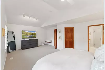 5037 S Cotton Tree Ln, Holladay, UT 84117 - Photo 10