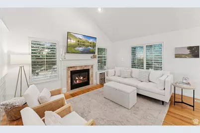 5037 S Cotton Tree Ln, Holladay, UT 84117 - Photo 2