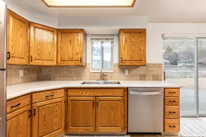 1027 E 200 N, Springville, UT 84663 - Photo 8