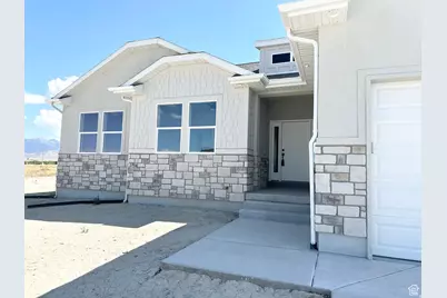 634 E Cedar Ct, Grantsville, UT 84029 - Photo 2