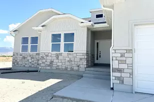 634 E Cedar Ct, Grantsville, UT 84029 - Photo 2