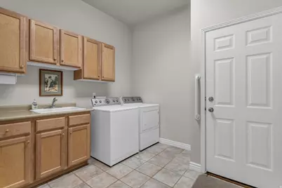 9445 S Marksbury Cir, Sandy, UT 84092 - Photo 38