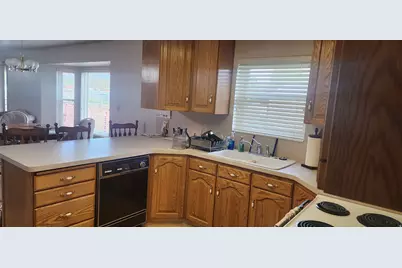 240 E Center St, Lindon, UT 84042 - Photo 2