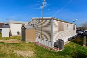 1150 W Red Hills Pkwy, Washington, UT 84780 - Photo 16