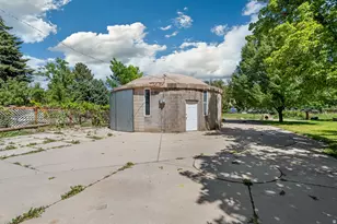 415 E Maple St, Mapleton, UT 84664 - Photo 44