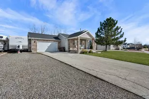4610 N Kestrel Way, Eagle Mountain, UT 84005 - Photo 2