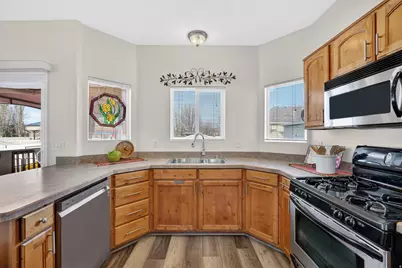 1728 Dallas St S, Syracuse, UT 84075 - Photo 6