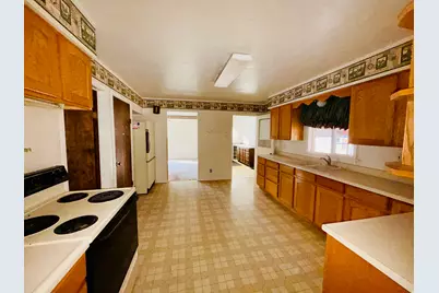 19 N Main, Levan, UT 84639 - Photo 6