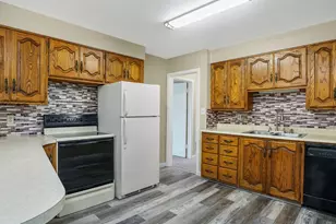 361 E McMillan Ln, Murray, UT 84107 - Photo 8