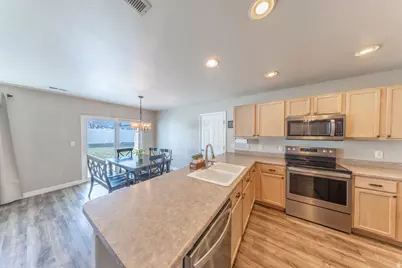 1877 S 725 E, Clearfield, UT 84015 - Photo 10