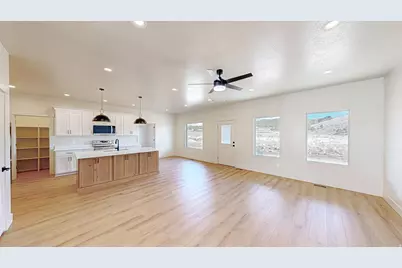 604 N State St, Fountain Green, UT 84632 - Photo 2