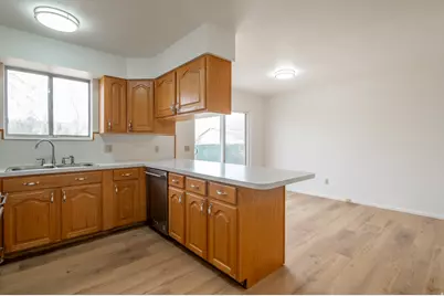 3836 W Pinehurst Cir, West Valley, UT 84120 - Photo 10