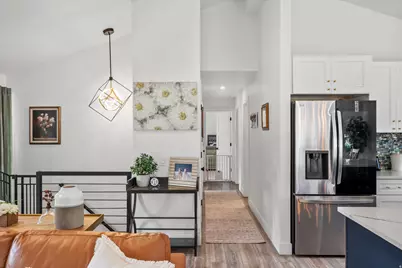 1563 E Tameron Dr, Sandy, UT 84092 - Photo 14