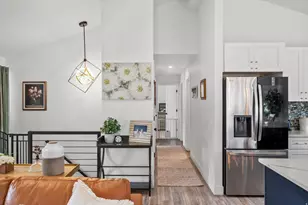 1563 E Tameron Dr, Sandy, UT 84092 - Photo 14