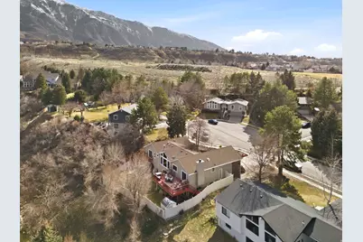 8967 S Cobblecrest Ln, Sandy, UT 84093 - Photo 14