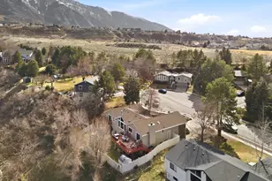 8967 S Cobblecrest Ln, Sandy, UT 84093 - Photo 14