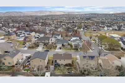 3992 E Ofallons Way N, Eagle Mountain, UT 84005 - Photo 30