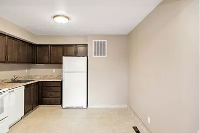 240 E 400 N #26, Logan, UT 84321 - Photo 4