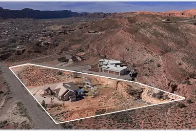 2075 S Munsey Dr E, Moab, UT 84532 - Photo 2