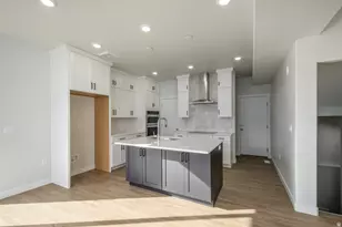 228 W Waterstone Circle, Murray, UT 84107 - Photo 2