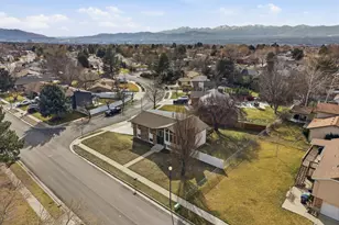 9828 S Pinehurst Dr, Sandy, UT 84092 - Photo 40