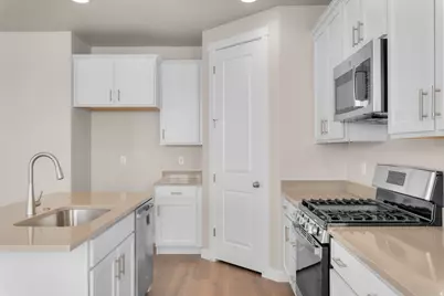 6624 W Prairie Fire Ln, Herriman, UT 84096 - Photo 10