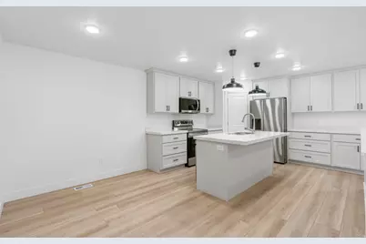 1638 N 160 E, Orem, UT 84057 - Photo 10