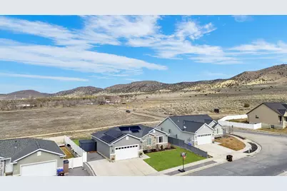 2681 E Clarkstone Dr, Eagle Mountain, UT 84005 - Photo 4