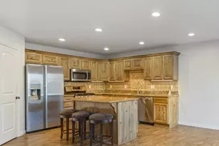 687 E Orchard Vista Ct S, Midvale, UT 84047 - Photo 6