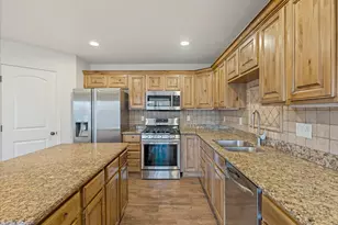 687 E Orchard Vista Ct S, Midvale, UT 84047 - Photo 8